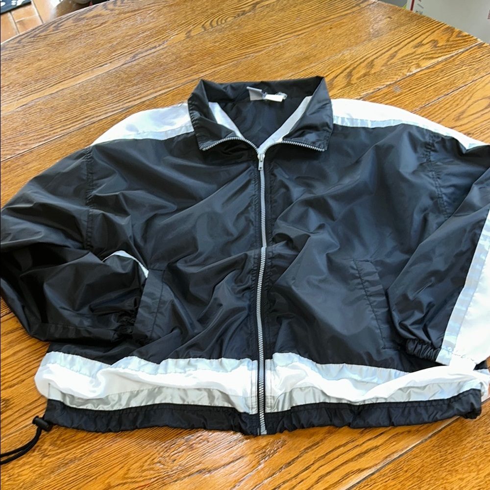 Franklin Sports Vintage nylon windbreaker jacket. Zip front. Men’s XL.